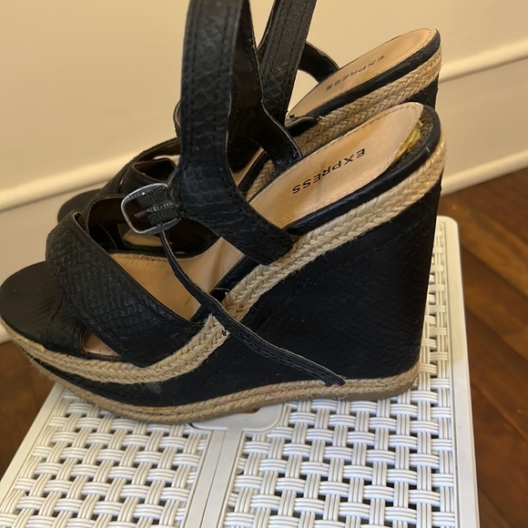 Black express Heels - Picture 3 of 3